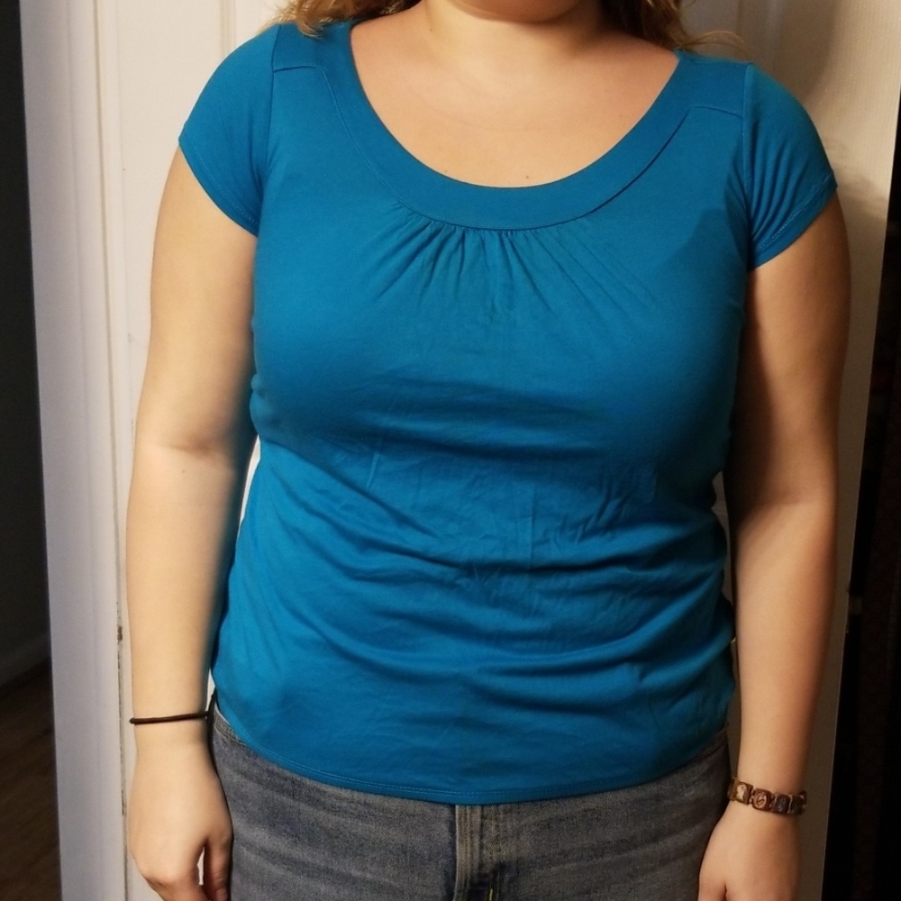 Loft woman round neckline top